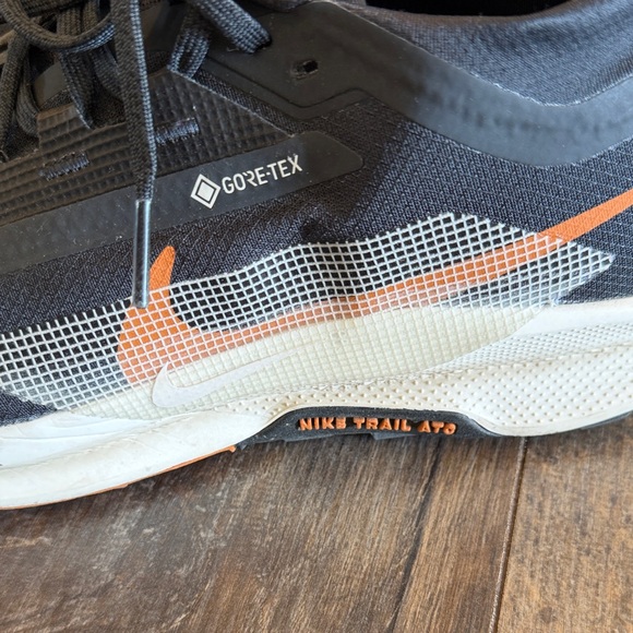 Nike Trail Gor-Tex Men's Navy and White Sneakers - Picture 3 of 11